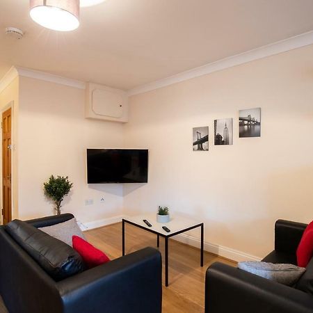 Spacious 2Br Flat In Stansted Apartamento Stansted Mountfitchet Exterior foto